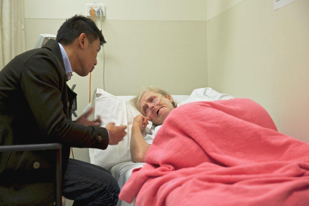 Patient consultation Consulting with inpatient
